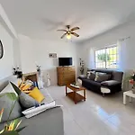 Stylish With Pool By Homing Вилла Пера
