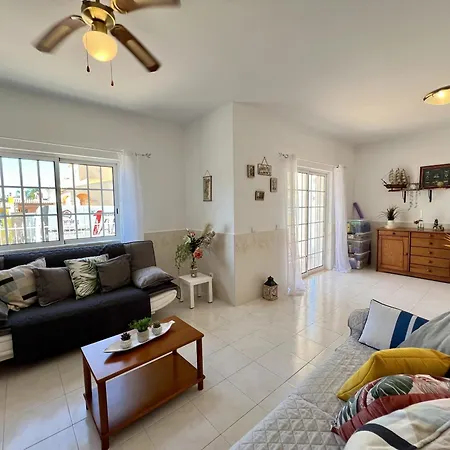 فيلة Stylish With Pool By Homing *