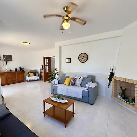 Stylish With Pool By Homing Villa *