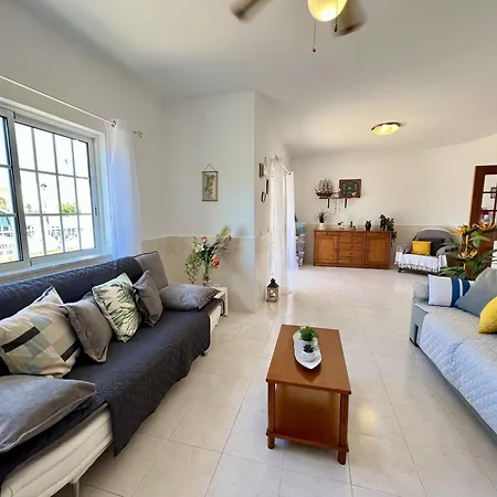 فيلة Stylish With Pool By Homing