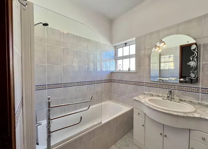 빌라 Stylish With Pool By Homing 페라구도