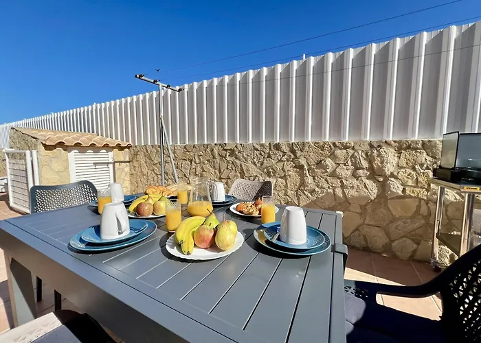 Stylish With Pool By Homing