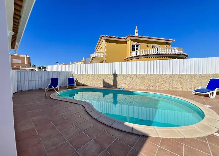 Stylish With Pool By Homing 페라구도