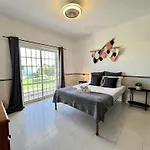 Villa Stylish With Pool By Homing *