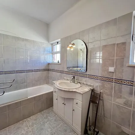 Vila Stylish With Pool By Homing *