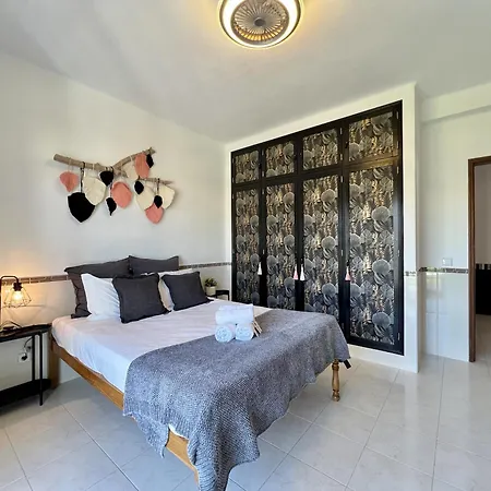 Vila Stylish With Pool By Homing