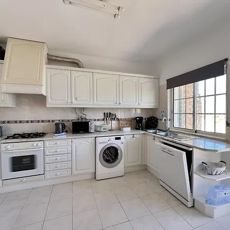 Vila Stylish With Pool By Homing Pêra